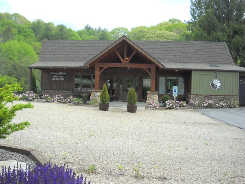 More Photos Of 444 S Beech Mountain Pky, Banner Elk Office For Sale