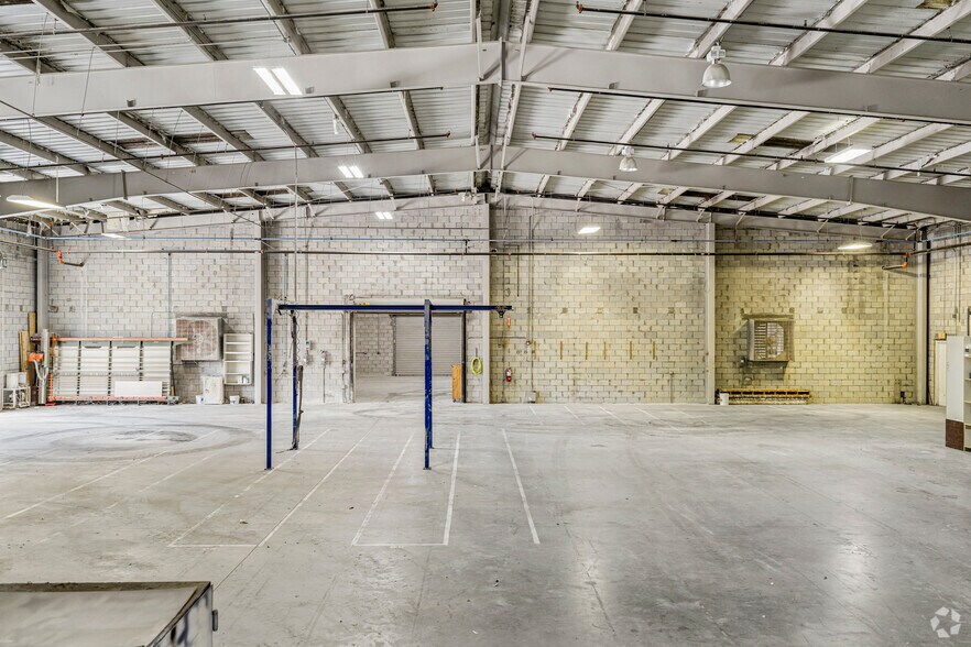 More Photos Of 740 NW Enterprise Dr, Port Saint Lucie Manufacturing For Lease