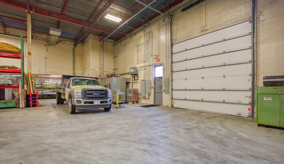 More Photos Of 2115 S Service Rd W, Oakville Warehouse For Sale