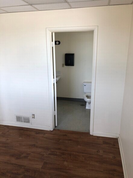 More Photos Of 2700-2704 E Erie Blvd, Syracuse Storefront For Lease