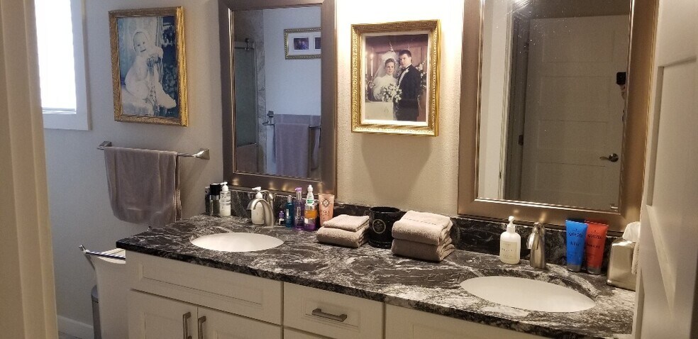 More Photos Of 101-107 S 1st St, La Conner Storefront For Sale