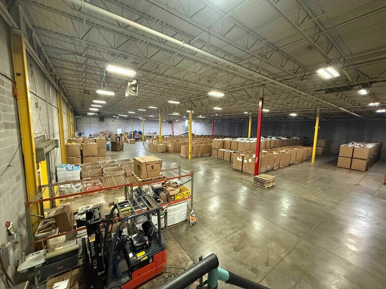 More Photos Of 424 N Cedarbrook Ave, Springfield Manufacturing For Sale