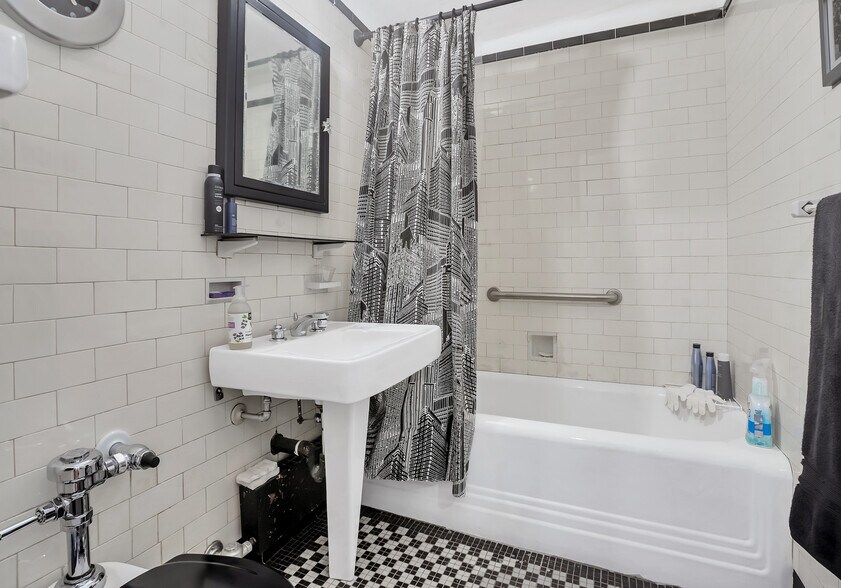 More Photos Of 332-350 W 57th St, New York Apartments For Sale