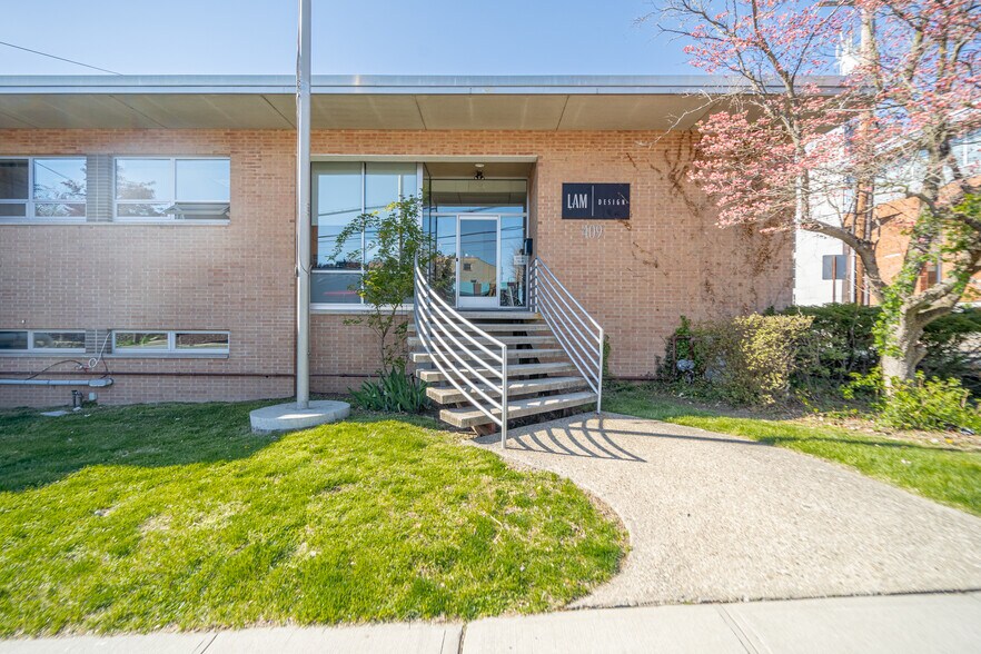 More Photos Of 409-411 Manville Rd, Pleasantville Medical For Lease