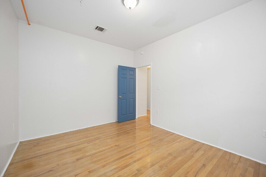 More Photos Of 2602 Isabella St, Houston Apartments For Sale