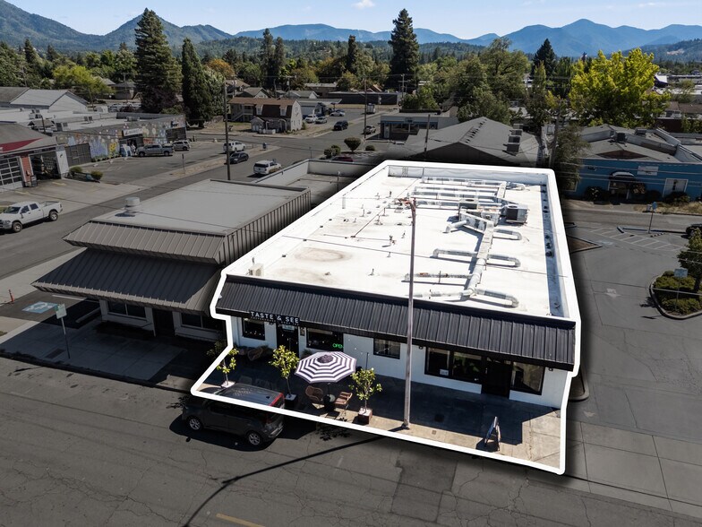 More Photos Of 237 SE G St, Grants Pass Storefront Retail Office For Sale