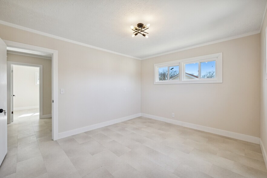 More Photos Of 319 Highway 76, White House Office For Lease