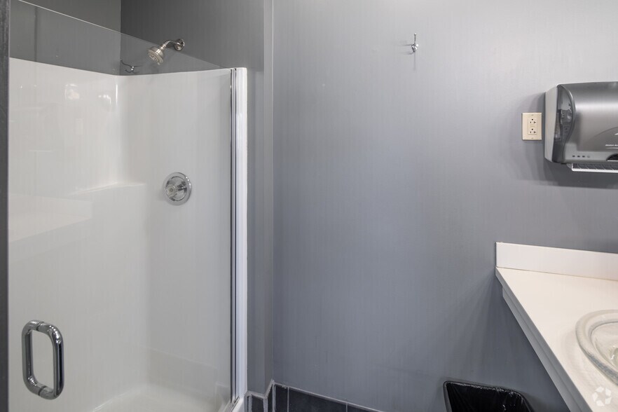 More Photos Of 8000 Maryland Ave, Saint Louis Office For Sale