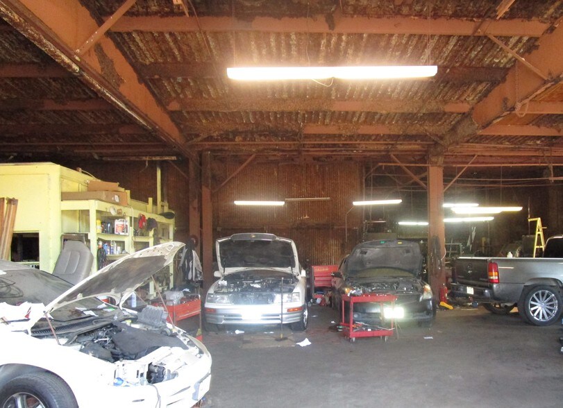 More Photos Of 361 S Riverside Dr, Fort Worth Auto Repair For Sale
