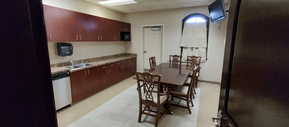 More Photos Of 4450 Union St, Johnstown Medical For Sale