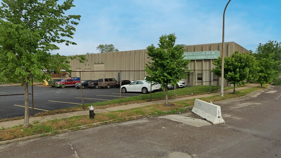 More Photos Of 4017 N Broadway, Saint Louis Manufacturing For Sale