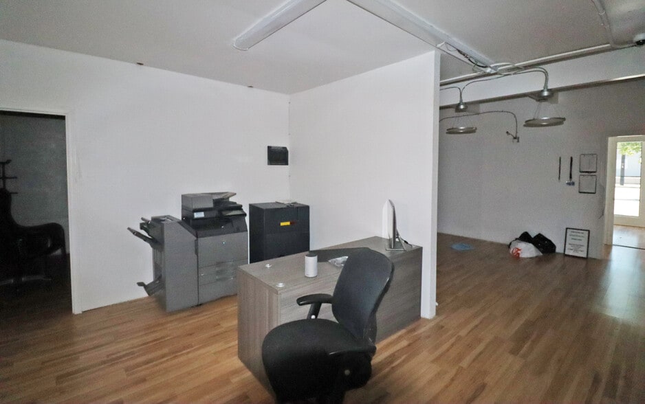 More Photos Of 1604-1628 Main St, Springfield Freestanding For Sale