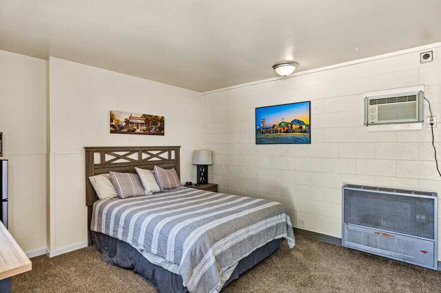 More Photos Of 808 Caribou St, Simla Hospitality For Sale