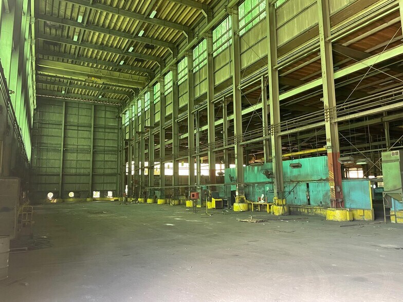 More Photos Of 3511 W 12th St, Houston Warehouse For Lease