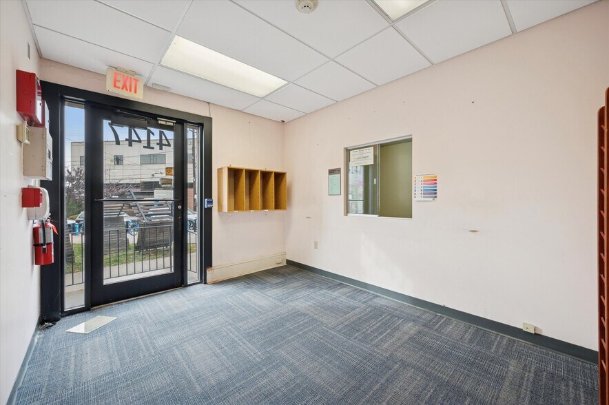 More Photos Of 4147 Woodland ave, Philadelphia Office For Sale