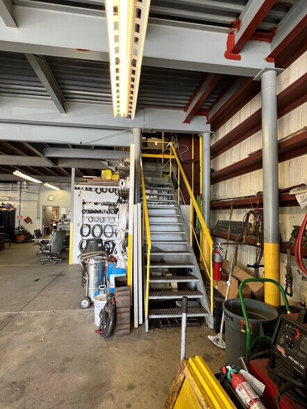 More Photos Of 5 W Epler Ave, Indianapolis Light Manufacturing For Sale