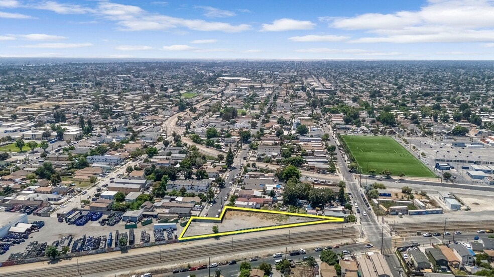 More Photos Of 1693-1699 E 109th St, Los Angeles Land For Sale