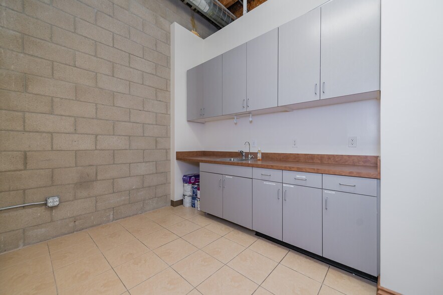 More Photos Of 8925 Research Dr, Irvine Office For Sale