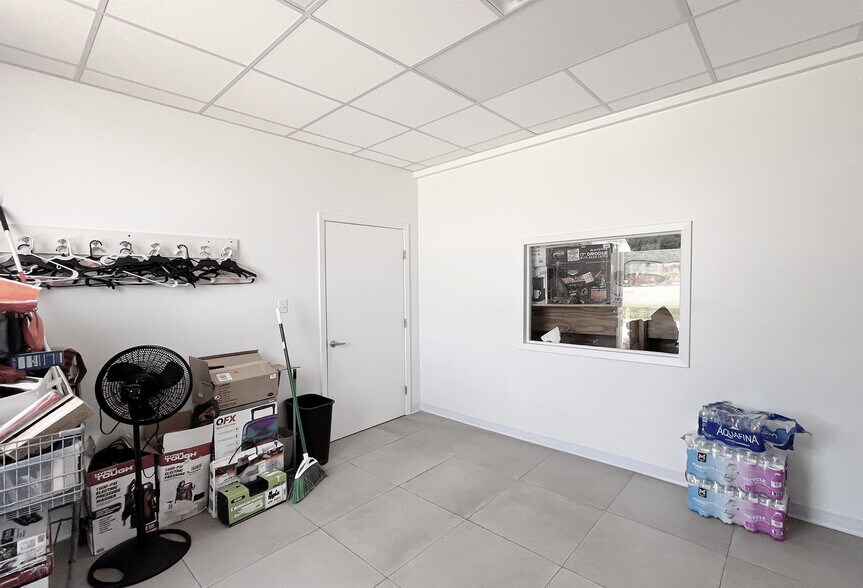 More Photos Of 16210 Clay Rd, Houston Auto Repair For Lease