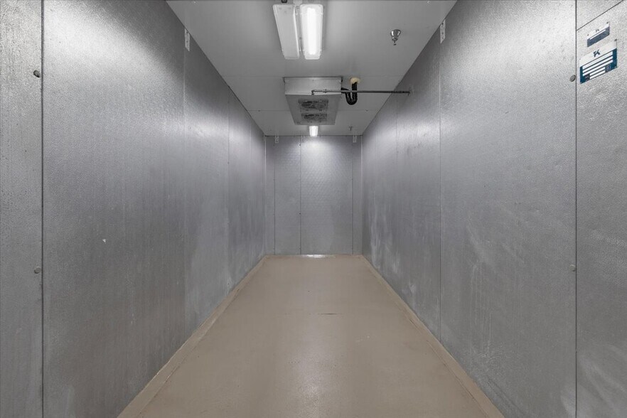 More Photos Of 1445 Center Dr, Medford Restaurant For Lease