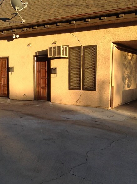 More Photos Of 7841 Foothill Blvd, Sunland Storefront Retail Residential For Lease