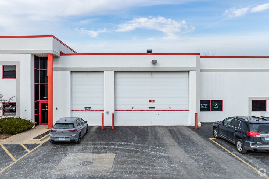 More Photos Of 11956-11980 Oak Creek Pky, Huntley Warehouse For Sale
