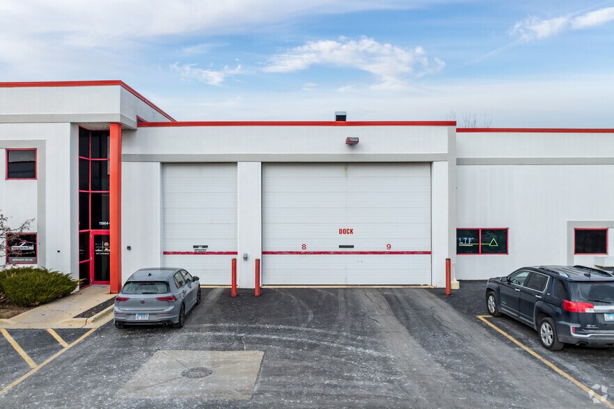 More Photos Of 11956-11980 Oak Creek Pky, Huntley Warehouse For Sale