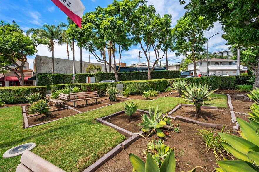 Primary Photo Of 1111 N Crescent Heights Blvd, West Hollywood General Retail For Sale