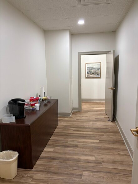 More Photos Of 823 Chickamauga Ave, Rossville Office For Lease