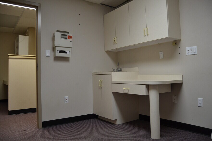 More Photos Of 20 Hospital Dr, Toms River Medical For Lease