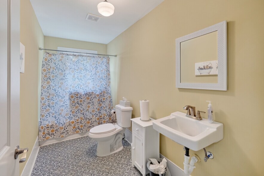 More Photos Of 402 W Main St, Williamston Medical For Sale