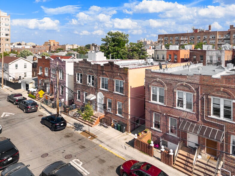 More Photos Of 18 Brighton 4th Ter, Brooklyn Apartments For Sale