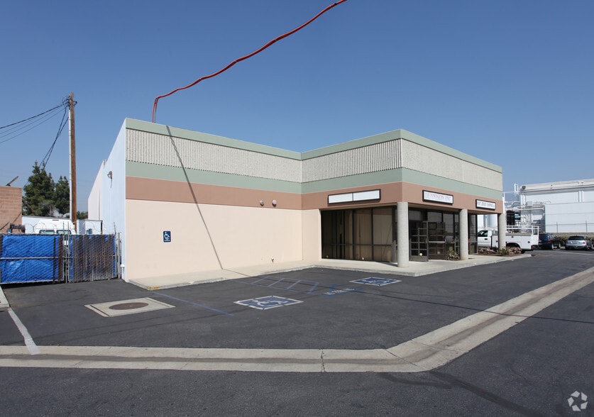 More Photos Of 1611-1635 W San Bernardino Rd, Covina Warehouse For Lease