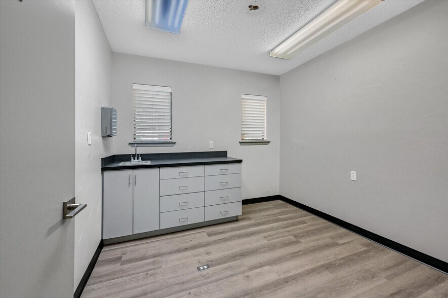 More Photos Of 815 Pecan Grove Rd E, Sherman Medical For Sale