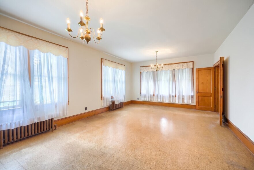 More Photos Of 41 W Main St, Fawn Grove Flex For Sale