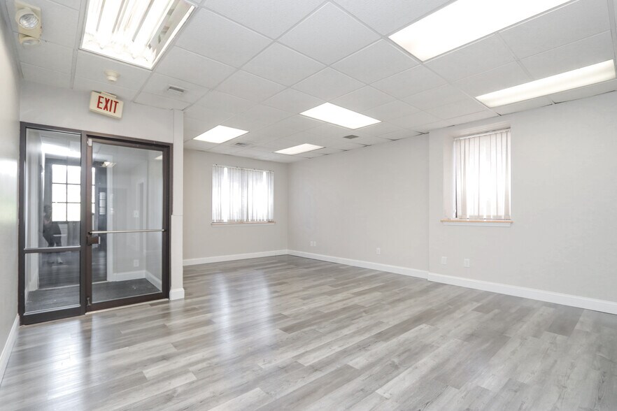 More Photos Of 939-941 E Columbus Ave, Springfield Office For Sale