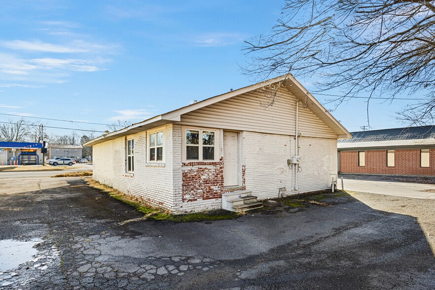 More Photos Of 1015 N Arkansas Ave, Russellville Office For Sale