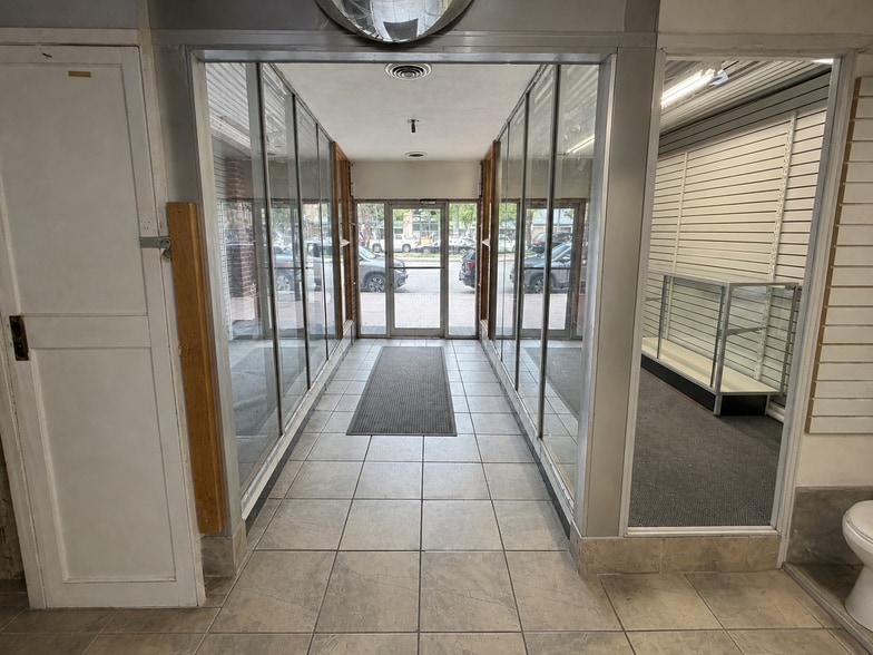 More Photos Of 508 S Broadway, Baltimore Storefront Retail Office For Lease