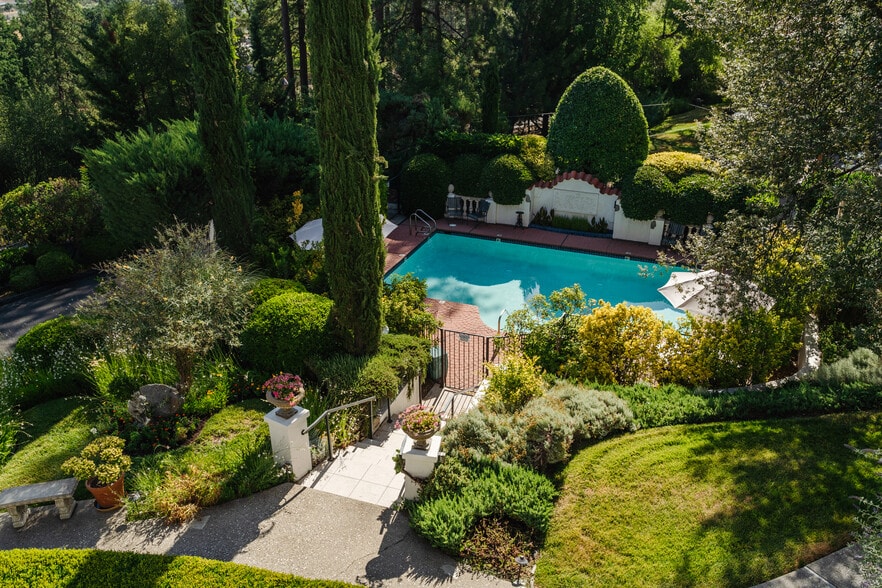 More Photos Of 48644 Victoria Ln, Oakhurst Hospitality For Sale