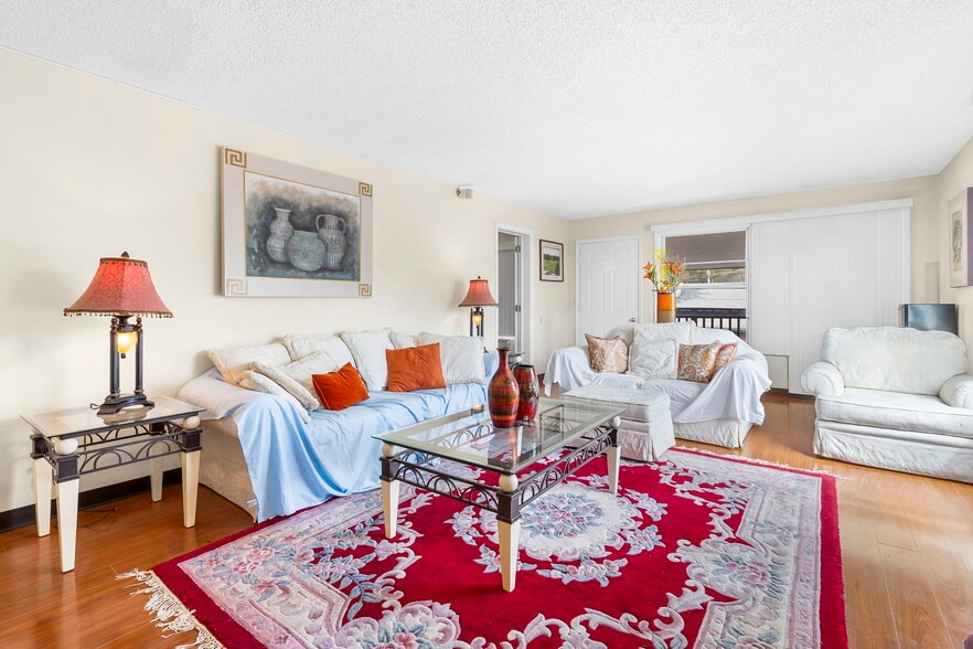 More Photos Of 1325 W Highway 76, Branson Hotel For Sale