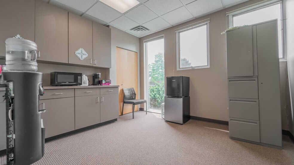 More Photos Of 600 Vale Park Rd, Valparaiso Flex For Lease