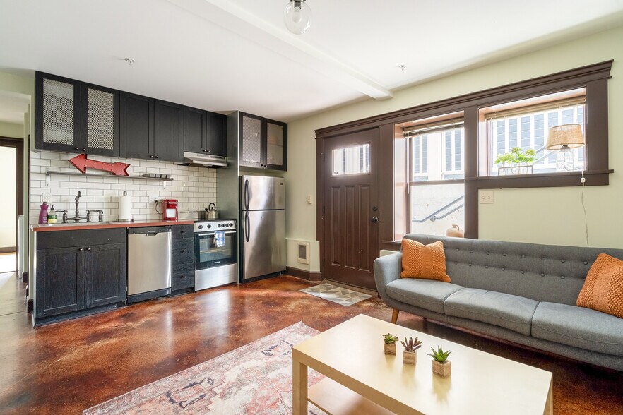 More Photos Of 1634 NW Everett St, Portland Apartments For Sale