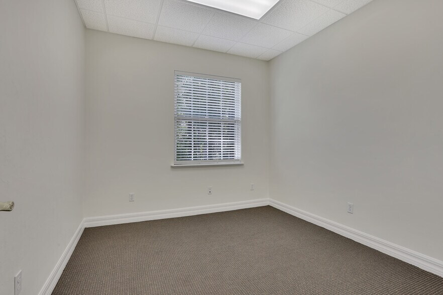 More Photos Of 4711 NW 53rd Ave, Gainesville Medical For Lease