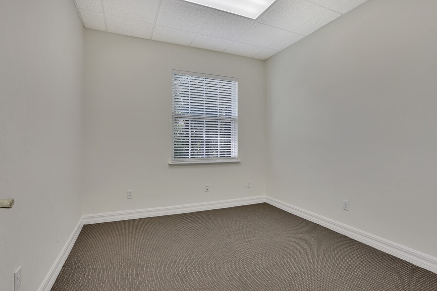 More Photos Of 4711 NW 53rd Ave, Gainesville Medical For Sale