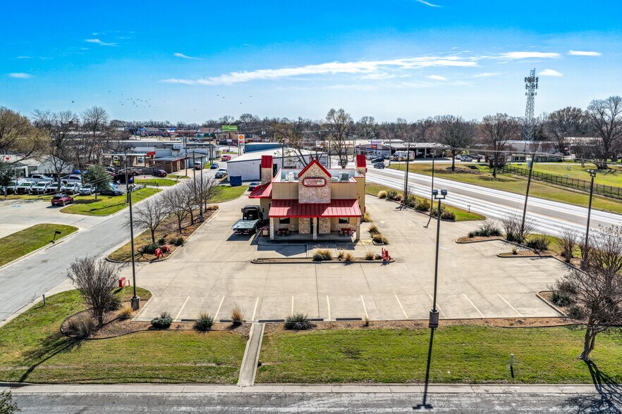 More Photos Of 1014 W Moore Ave, Terrell Restaurant For Sale
