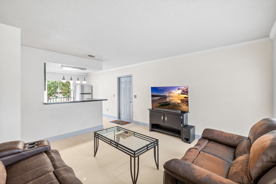 More Photos Of 7917 Lakeshore Dr, Tampa Multifamily For Sale