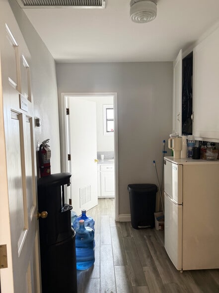 More Photos Of 810 E Charleston Blvd, Las Vegas Office For Sale