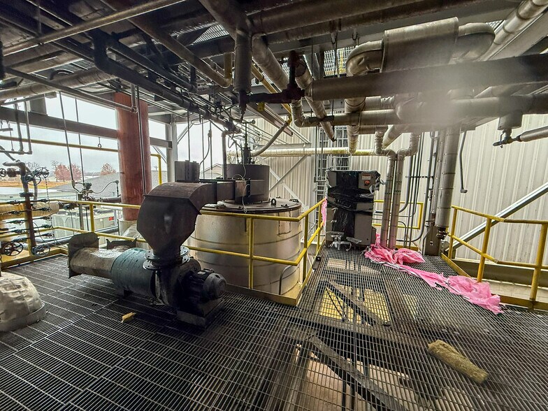 More Photos Of 5640 44th Ave S, Clinton Office For Sale