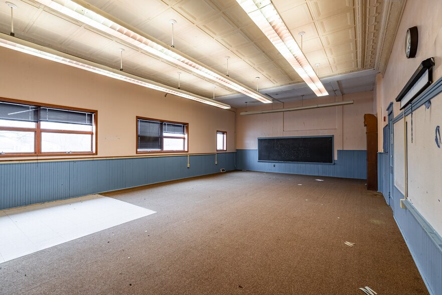 More Photos Of W7908 County Road Z, Onalaska Manufacturing For Sale