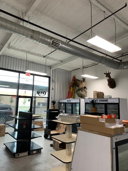 More Photos Of 4109 N Conway Ave, Palmhurst Storefront For Sale